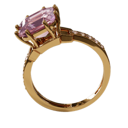 Gold ring with diamond